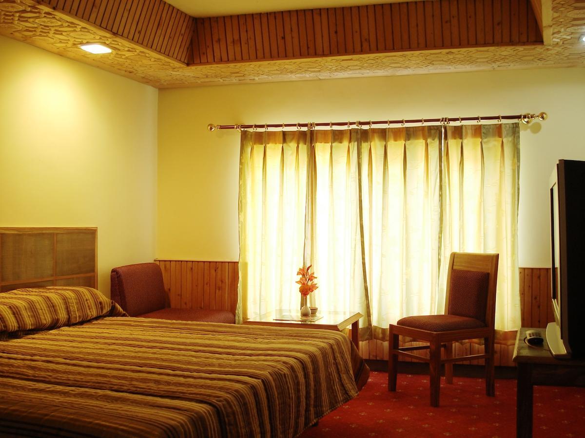 Vardaan Hotels - Patnitop Room photo